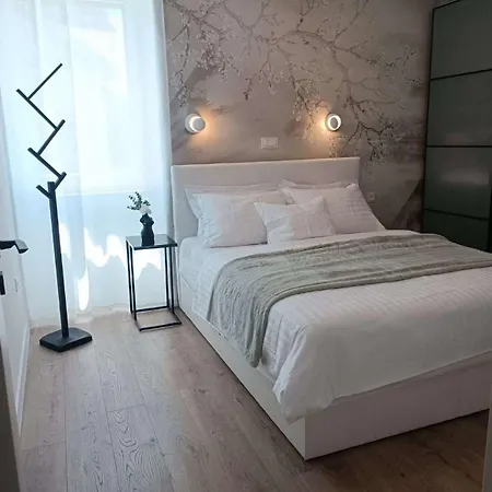 By The Sea - 23443 * 斯普利特